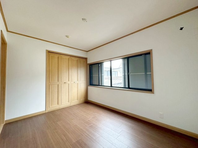 桂上野北町の洋室|【6帖洋室】
ベッドや机など無理なく配置できる広さ。（R8.4撮影）