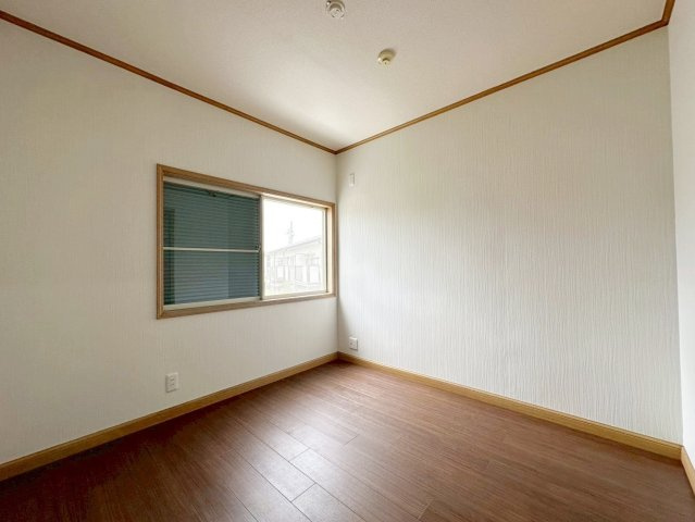 桂上野北町の洋室|【4.5帖洋室】
テレワークやリビング学習スペースにも便利な約4.5帖の洋室。（R8.4撮影）