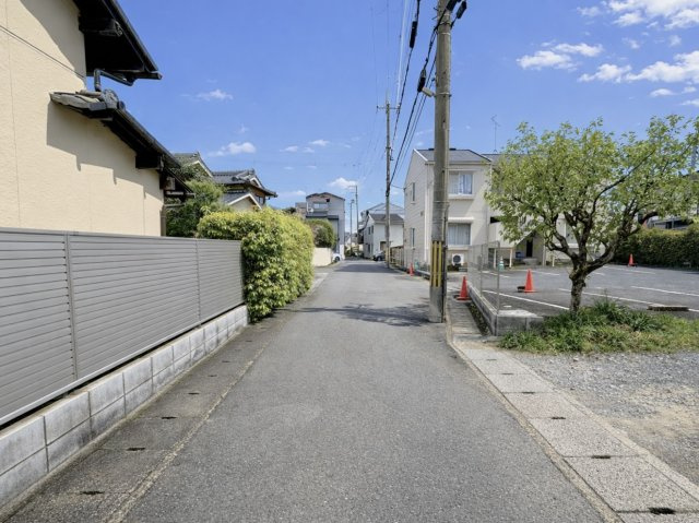 桂上野北町の外観|『閑静な住宅地』
比較的車通りが少なく、大通りから少し入ったところに立地しております。車の騒音など気にせず過ごせそうですね！（R8.4撮影）