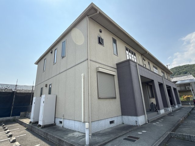 エミマリー川西台の外観