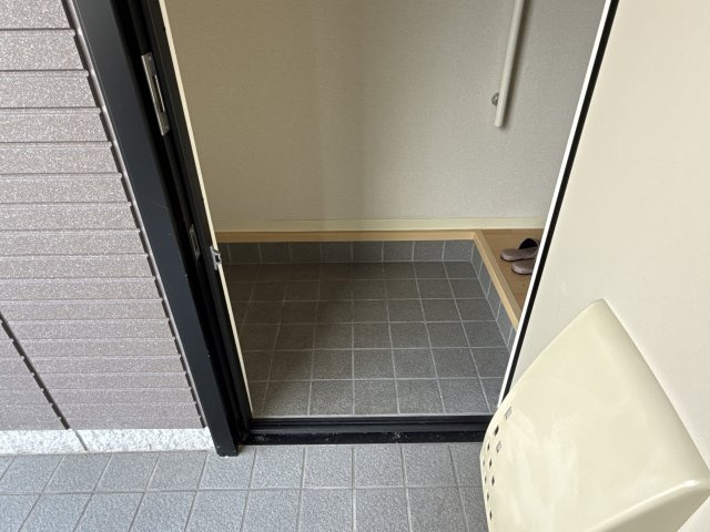エミマリー川西台の玄関