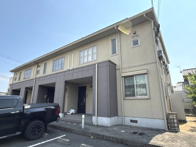 エミマリー川西台の外観