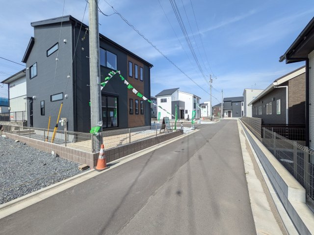 水戸見川　12期　新築戸建て　1号棟の前面道路含む現地写真|現地案内会開催中です！ 平日のご見学も可能です。 お気軽にお問い合わせください♪ 【リアライズ不動産】 0297-86-8370まで♪