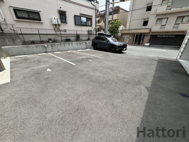 リブネスコート大阪大学前の駐車場