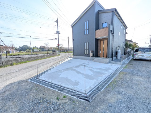 小美玉市江戸　1期　新築戸建ての前面道路含む現地写真|現地案内会開催中です！ 平日のご見学も可能です。 お気軽にお問い合わせください♪ 【リアライズ不動産】 0297-86-8370まで♪