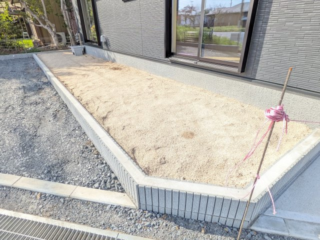 小美玉市江戸　1期　新築戸建ての庭|日当たりや広さを現地で体感してください。理想のガーデニングや家庭菜園を始めてみませんか。