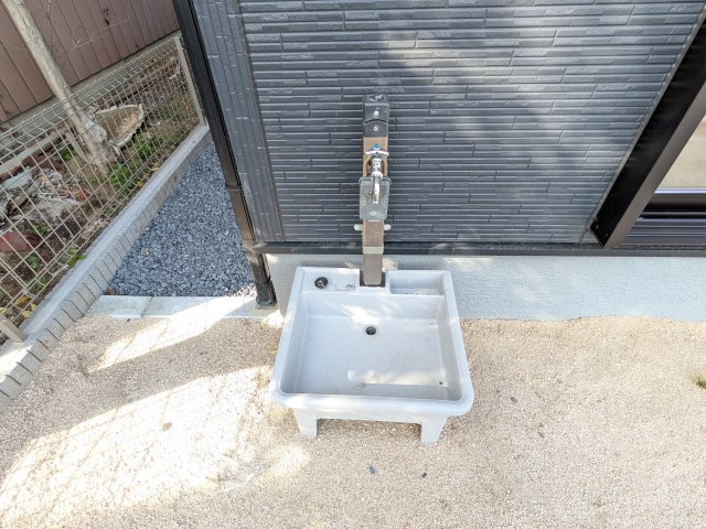 小美玉市江戸　1期　新築戸建てのその他|立水栓付きです！ 
お車の洗車やガーデニング、家庭菜園などの際に重宝します♪