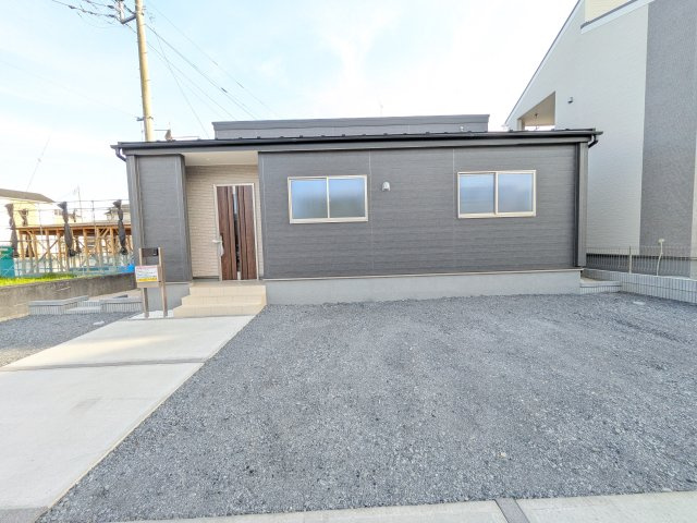 石岡市府中　第1　新築戸建て　3号棟の外観|【月々5万円台〜】
写真だけでは伝わらない快適さを、ぜひ現地で体感しませんか？
即日見学可能です！平日のご案内も可能です♪
お気軽にお問合せください！