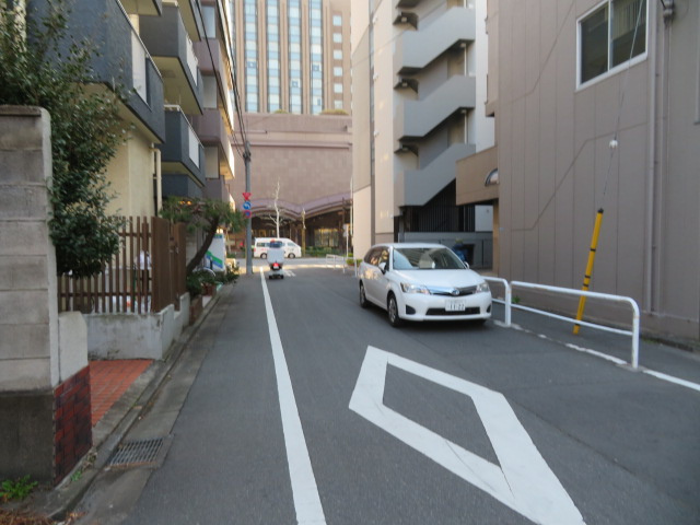 新宿区西早稲田１丁目のビルの周辺