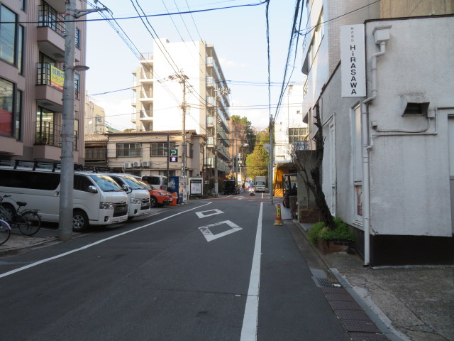 新宿区西早稲田１丁目のビルの周辺