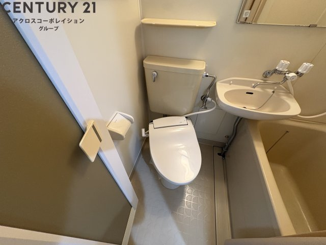 浴室内にトイレがあります☆