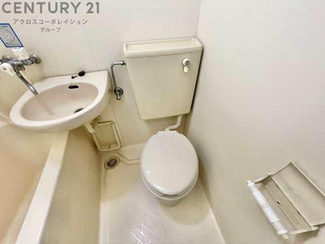 浴室内にトイレがあります！