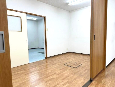西村庄治商店分室テナントの内装