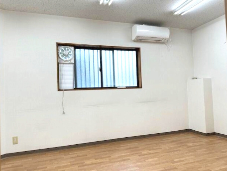 西村庄治商店分室テナントの内装