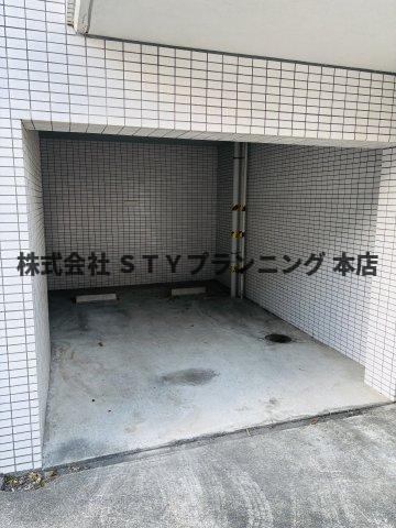 仲介手数料0円！アヴニールの駐車場