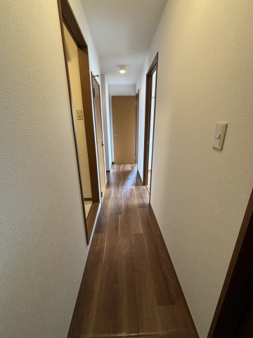 セジュール嘉平 E棟の玄関
