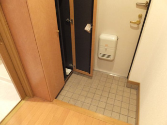 【玄関】 | ※同マンション別室の参考写真です