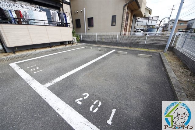 CASA住吉の駐車場