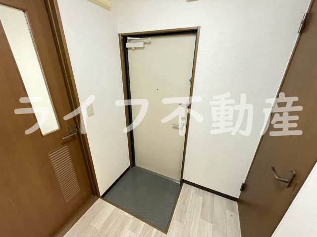 サンライフ近江堂の玄関|収納もある玄関です
