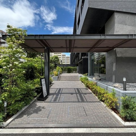 パークアクシス新宿百人町のエントランス