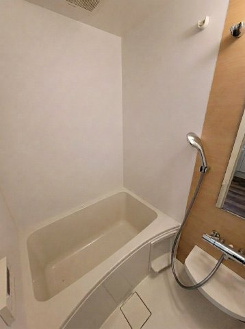 目黒4丁目戸建の浴室