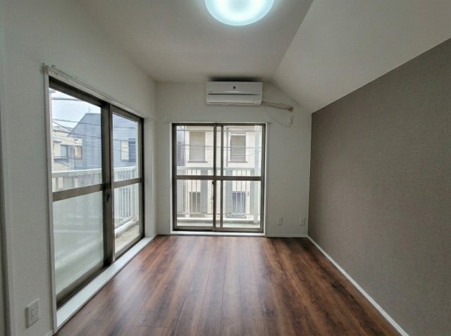 目黒4丁目戸建の洋室|西側洋室4.5帖