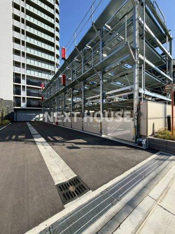 S-RESIDENCE堺湊駅前azureの駐車場