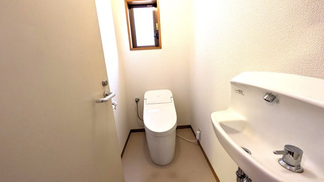 中村宅戸建のトイレ