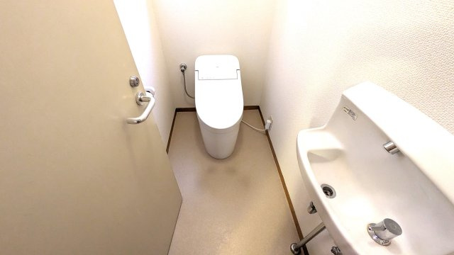 中村宅戸建のトイレ