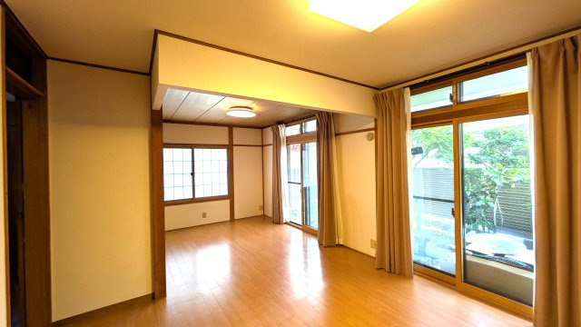 中村宅戸建の居間・リビング