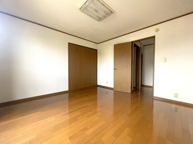 ステージアの洋室