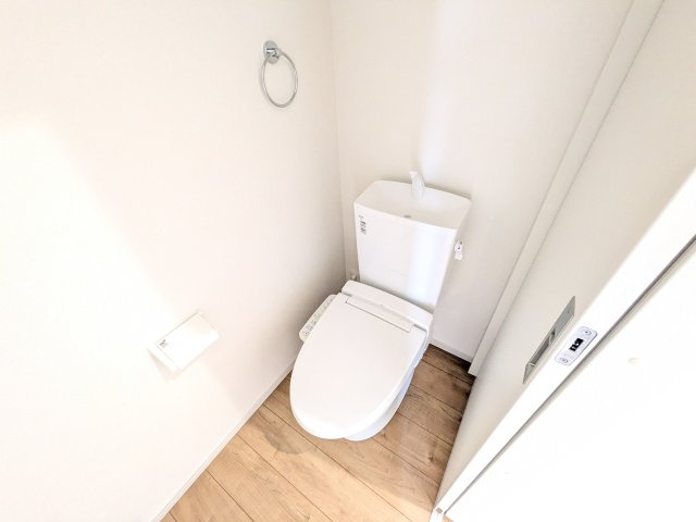 水戸市見川　2期　新築戸建てのトイレ|高い節水性能で、水道代を大幅にカット。環境とお財布に優しく、家計をしっかりサポートします。
もちろん温水洗浄便座付きです♪