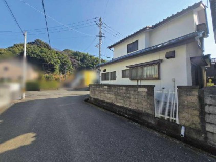【開放感あふれる角地】高知市瀬戸2丁目　中古一戸建ての前面道路含む現地写真|落ち着いた住環境。カースペースへの駐車もスムーズです◎