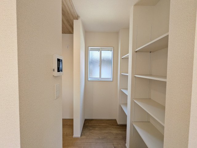 八王子市　石川町　新築一戸建ての収納|～大容量収納可能なパントリー兼リビング収納～