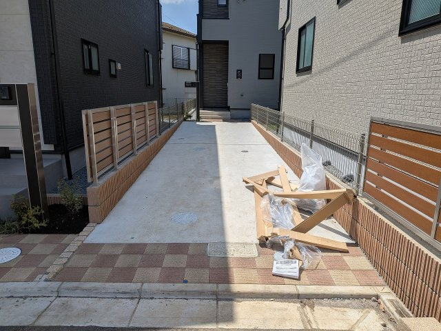 八王子市　石川町　新築一戸建ての駐車場|～2台駐車可能カースペース～
