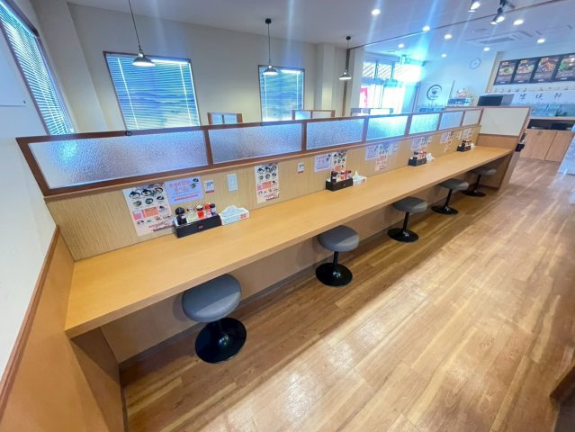 高岡本町中部貸店舗の内装