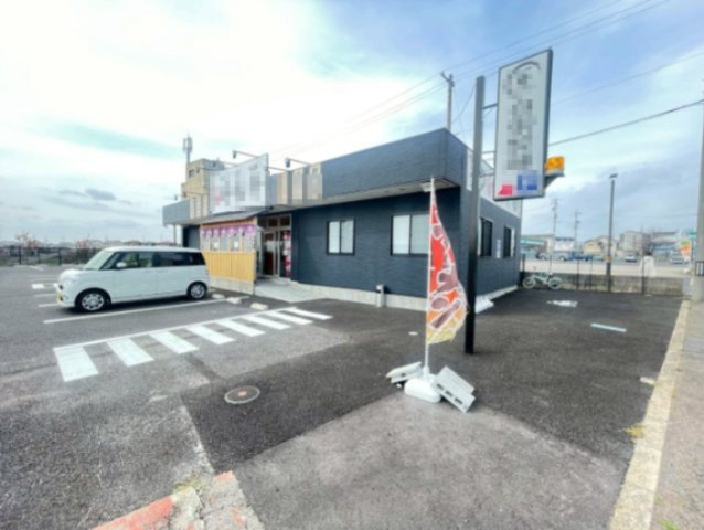 高岡本町中部貸店舗の外観