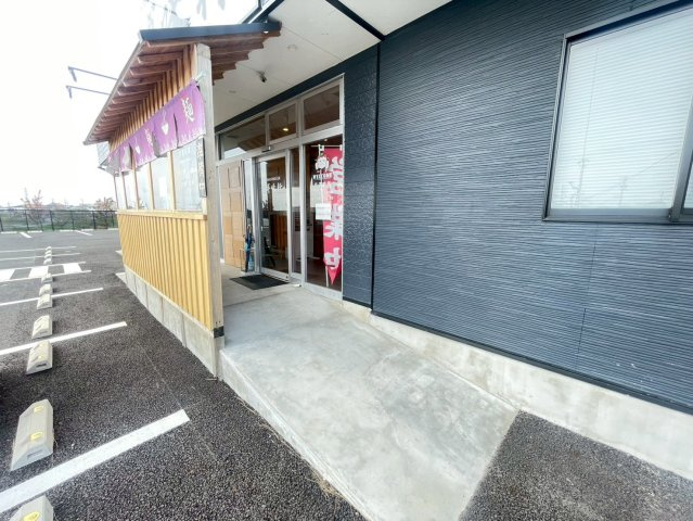 高岡本町中部貸店舗の外観