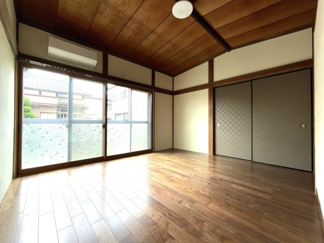 高師戸建の洋室