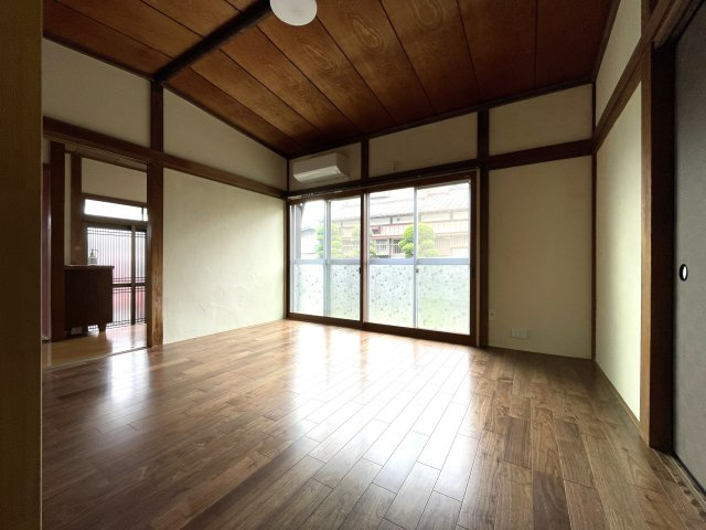高師戸建の洋室