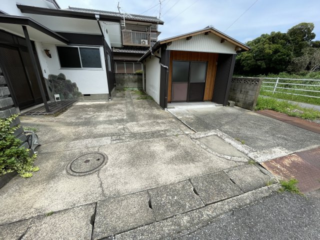 高師戸建の駐車場