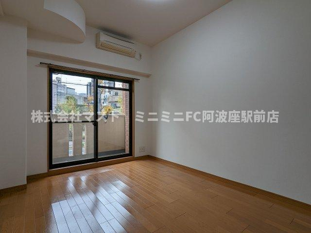 プレサンスセンターコア大阪の居間・リビング