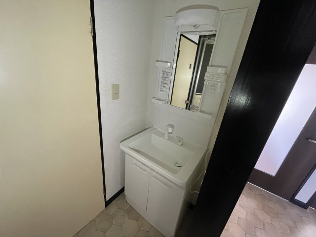 富塚ハイツの独立洗面台