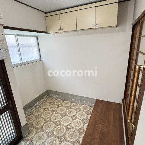 滝井西町３丁目貸家の玄関