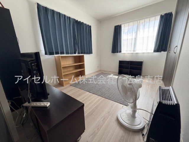【洋室】 | 【築5年！】熊野町中溝４丁目中古戸建て！ | 2階の6帖の洋室です。