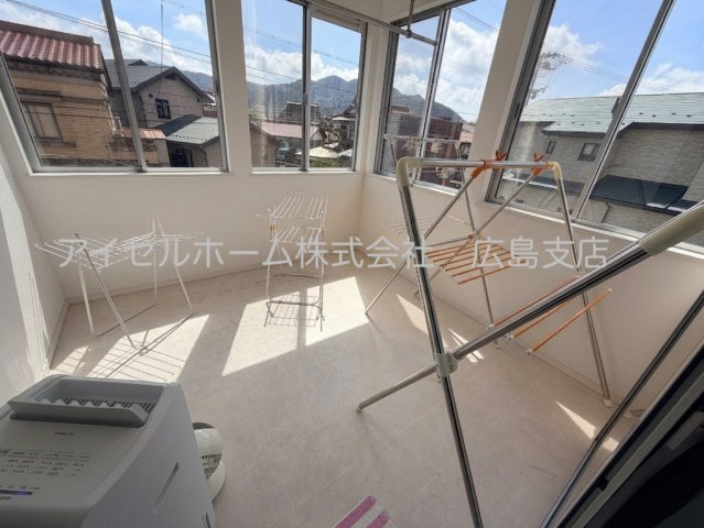 【バルコニー】 | 【築5年！】熊野町中溝４丁目中古戸建て！ | インナーバルコニーなので、花粉やウイルスも心配ありません！