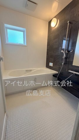 【浴室】 | 【築5年！】熊野町中溝４丁目中古戸建て！ | 広びろ使えるお風呂です。