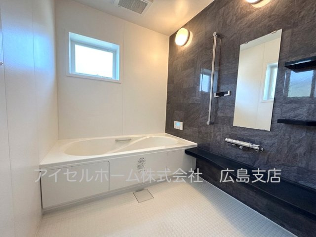 【浴室】 | 【築5年！】熊野町中溝４丁目中古戸建て！ | 広びろ使えるお風呂です。