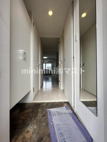 セレニテ福島カルムの玄関