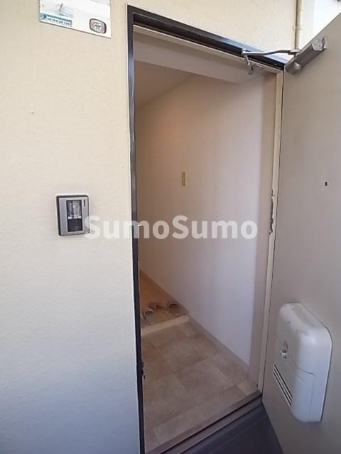レガシー塚口の玄関